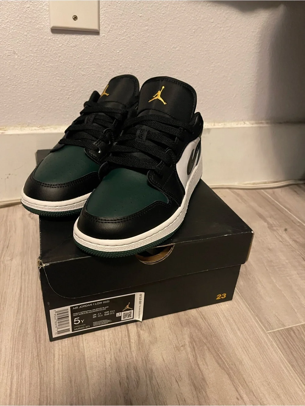 Air Jordan 1 Low Green Toe GS Size 5Y Brand New With Box
